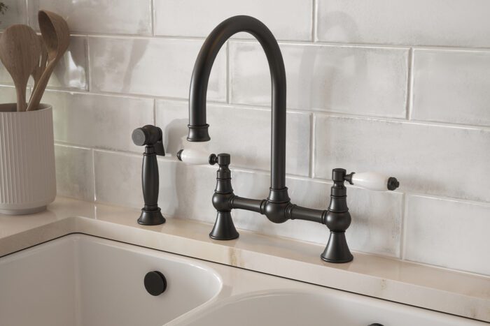 HS125SPR - Traditional taps BRIDGE MIXER & SEPARATE PULL OUT SPRAY WITH PORCELAIN LEVER - Image 4