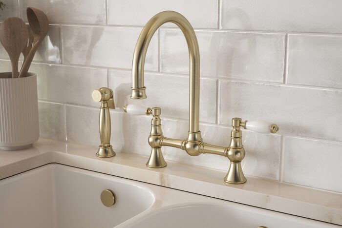 HS125SPR - Traditional taps BRIDGE MIXER & SEPARATE PULL OUT SPRAY WITH PORCELAIN LEVER - Image 3