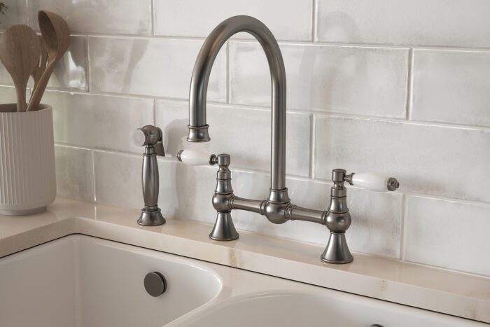 HS125SPR - Traditional taps BRIDGE MIXER & SEPARATE PULL OUT SPRAY WITH PORCELAIN LEVER - Image 2