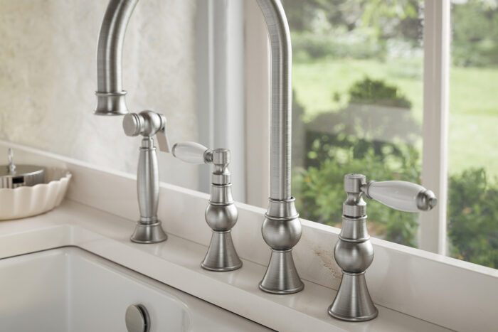 HS135SPR - Traditional taps 3 HOLE MIXER & SEPARATE PULL OUT SPRAY WITH PORCELAIN LEVER - Image 2